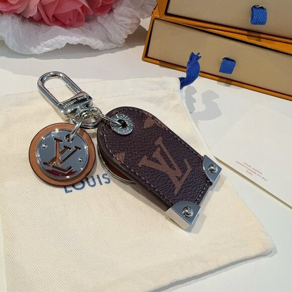 Louis Vuitton Monogram Keychain - Picture 1 of 4